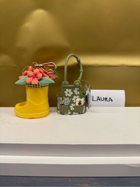 Bath and body works bundle of 2 pocketbac holders Vera Bradley boot and Apron